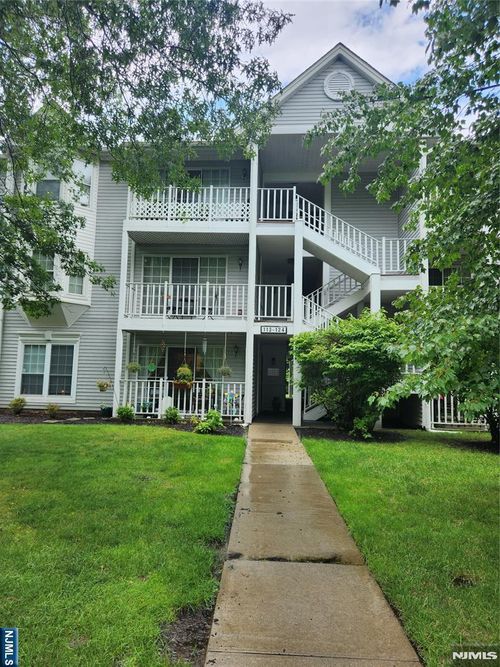 124 Raintree Ln, Mahwah, NJ, 07430-2059 | Card Image