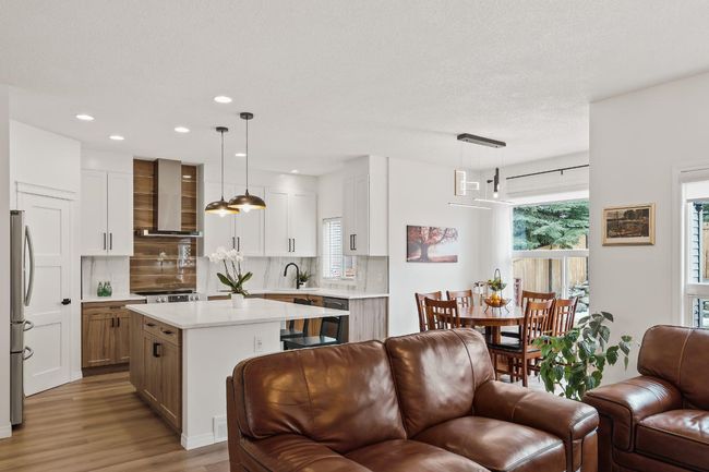 137 St Moritz Pl Sw, House other with 5 bedrooms, 4 bathrooms and 4 parking in Calgary AB | Image 6