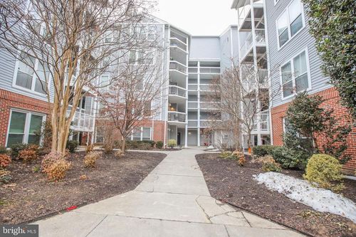 4-a2-3176 Summit Square Dr, OAKTON, VA, 22124-2877 | Card Image