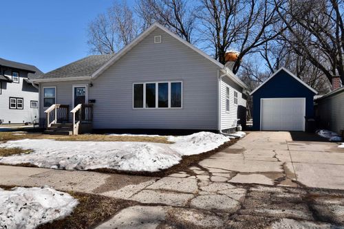 210 4th St, Sibley, IA, 51249-1224 | Card Image