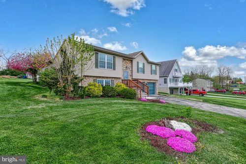 18 Schofield Dr, EAST BERLIN, PA, 17316-9315 | Card Image