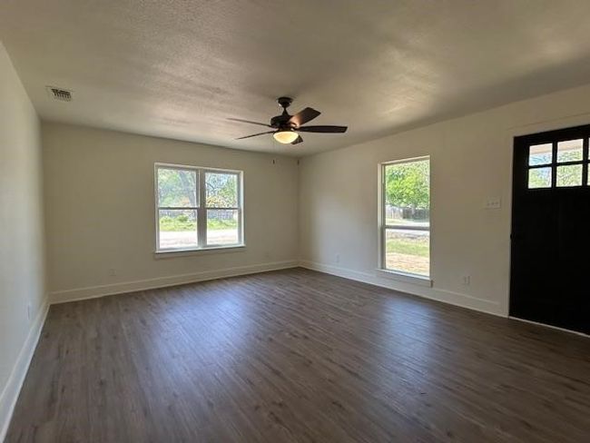 317 W Elm St, House other with 3 bedrooms, 2 bathrooms and null parking in Whitewright TX | Image 7