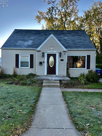 215 S Collinwood Boulevard, House other with 3 bedrooms, 2 bathrooms and 1 parking in Fremont OH | Image 2