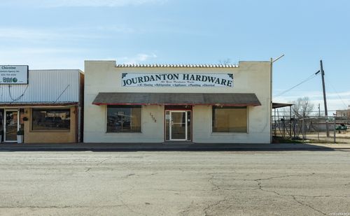 1308 Simmons Ave, Jourdanton, TX, 78026-2860 | Card Image