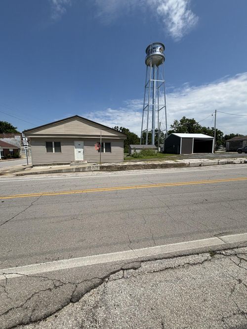 108 S Washington Ave, Walnut Grove, MO, 65770-7212 | Card Image