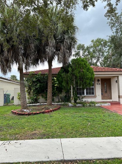 9136 Nw 192nd Ter, Hialeah, FL, 33018-8409 | Card Image