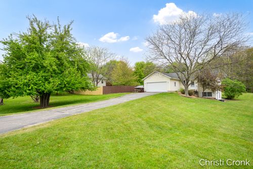 8414 Windstone Dr Ne, Rockford, MI, 49341-9077 | Card Image