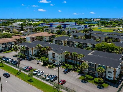 208-17050 Ne 14th Ave, North Miami Beach, FL, 33162-2822 | Card Image