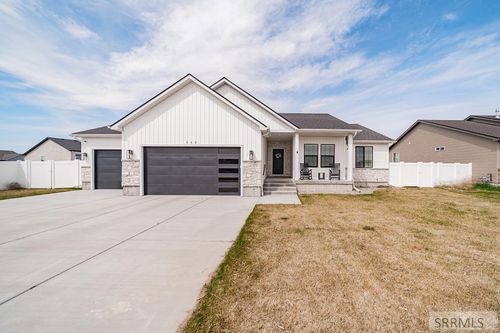 860 Montezuma St, Idaho Falls, ID, 83402-1001 | Card Image