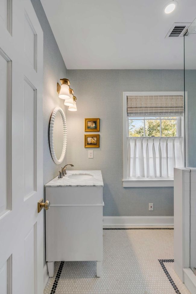 guest bath | Image 36