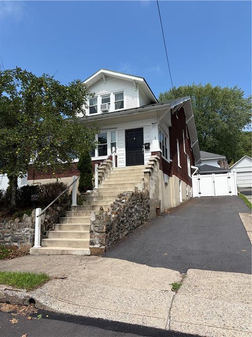 7 E Plainfield Ave, Pen Argyl, PA, 18072-1114 | Card Image