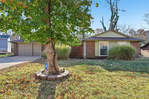 117 Old Oaks Dr, Ballwin, MO, 63011-2740 | Card Image