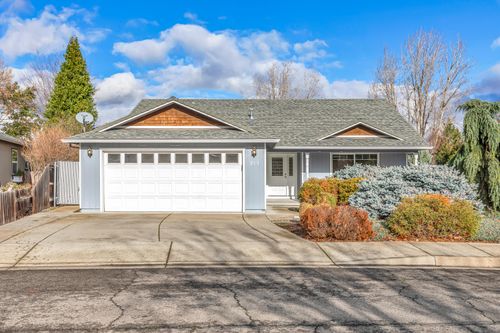 215 Jared Court, Phoenix, OR, 97535 | Card Image