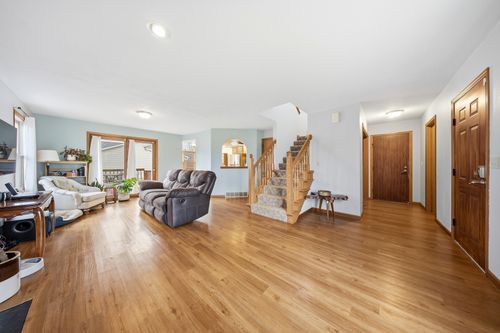 300 Forest Dr, Kirkland, IL, 60146-8643 | Card Image