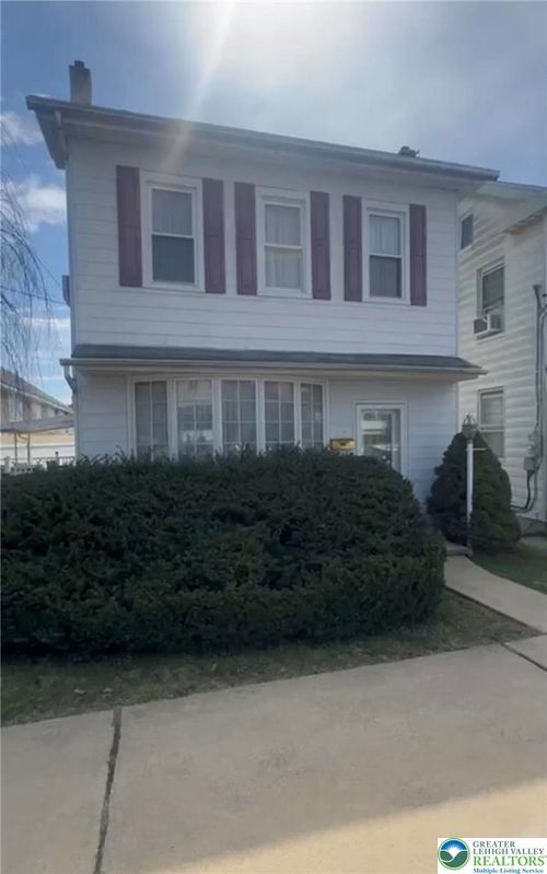 207 Chestnut St, Slatington, PA, 18080-1512 | Card Image