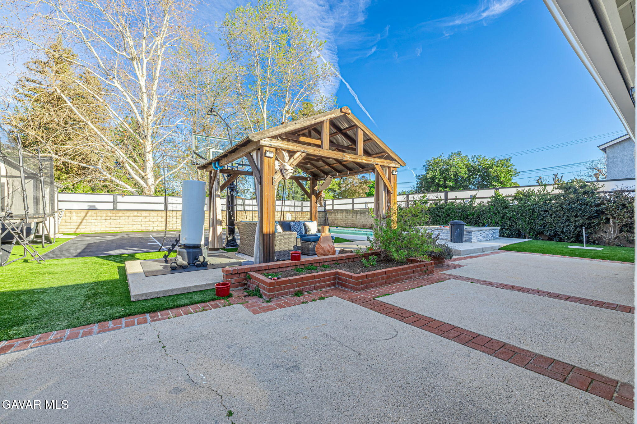 Residential in West Hills 3