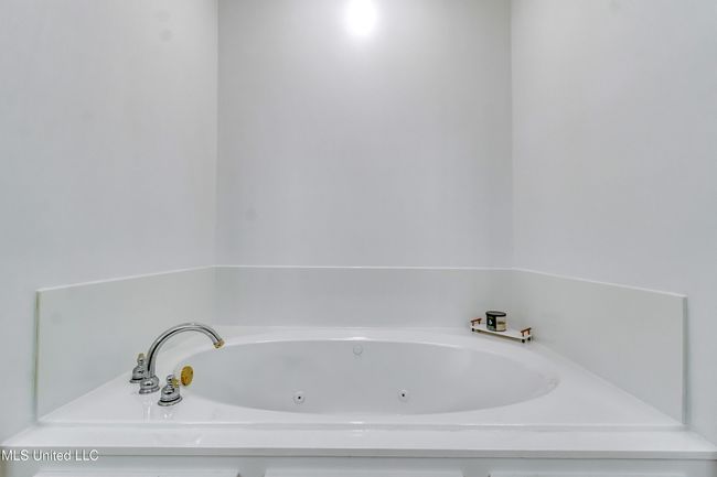 1025 Monet Cv-76 | Image 65