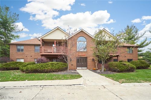 8677 Scenicview Dr, Broadview Heights, OH, 44147-3497 | Card Image
