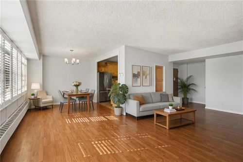 413-333 W Meyer Blvd, Kansas City, MO, 64113-1743 | Card Image