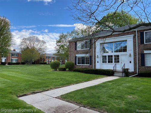 65-689 E Fox Hills Dr, Bloomfield Hills, MI, 48304-1342 | Card Image