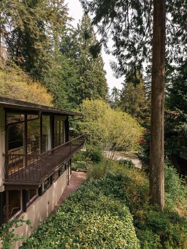 4249 Capilano Road, House other with 3 bedrooms, 2 bathrooms and 4 parking in North Vancouver BC | Image 39