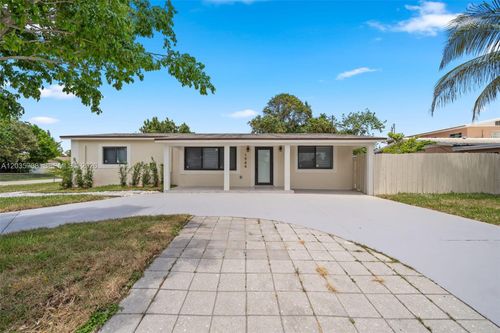 1944 Ne 2nd Ave, Pompano Beach, FL, 33060-5013 | Card Image