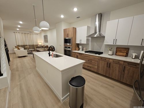 unit-3111-719 E Locust St, San Antonio, TX, 78212-4203 | Card Image