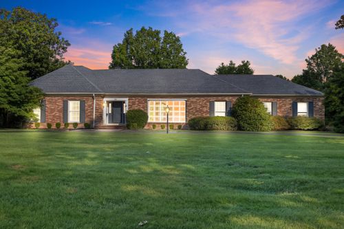 216 Country Ln, Frankfort, KY, 40601-3842 | Card Image