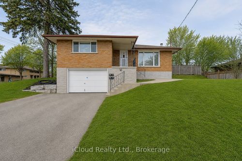 28 Hoffman St, Kitchener, ON, N2M3M7 | Card Image