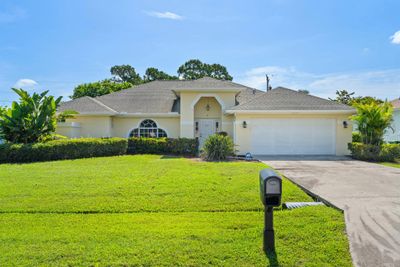 2251 Se Maize Street Se, House other with 3 bedrooms, 2 bathrooms and null parking in Port St Lucie FL | Image 3