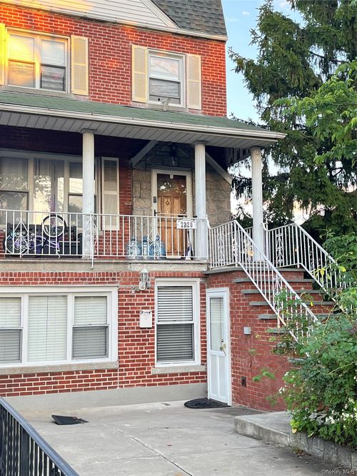 apt-1-2220 Eastchester Road, New York, NY, 10469 | Card Image
