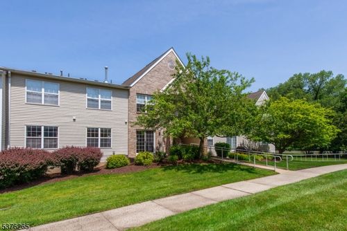 4 Parkside Ct, Wayne, NJ, 07470-4010 | Card Image
