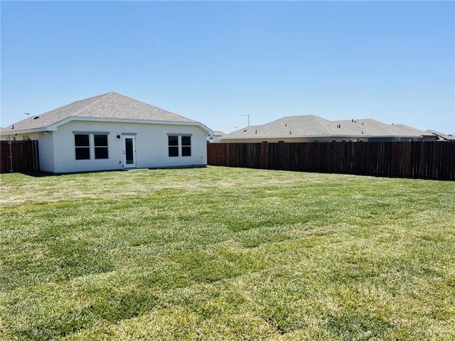 View of yard with fence | Image 12