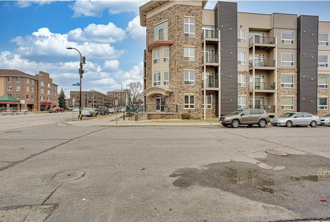 2600 University Ave. Street View 2 | Image 19