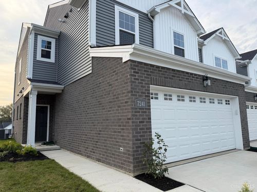 7241 Grandpoint Dr, West Chester, OH, 45069-4703 | Card Image