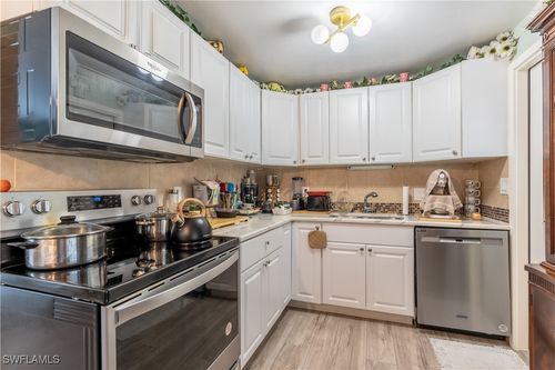 1360 5th Ave N, NAPLES, FL, 34102-3456 | Card Image