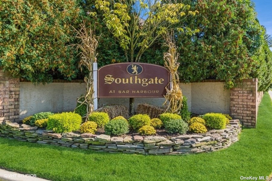 Southgate Dr, Massapequa Park, NY 11762
