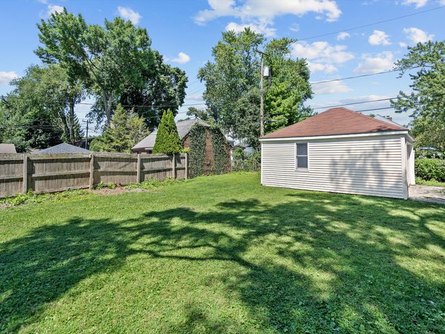 2 Car Garage | Image 45