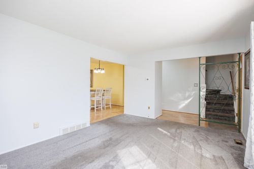 930 Elmsford Dr, Clawson, MI, 48017-1017 | Card Image