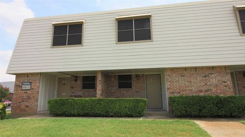 101 Westcourt Dr, Cleburne, TX, 76033-4116 | Card Image