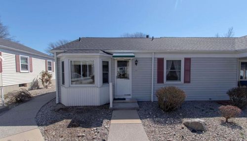 1041 Village Ln, Jenison, MI, 49428-8376 | Card Image