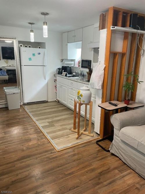 16 Sale St, Moonachie, NJ, 07074-1807 | Card Image