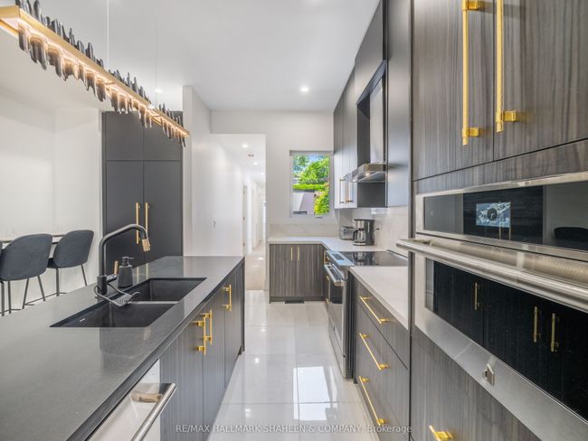 B - 357 Euclid Ave, Home with 2 bedrooms, 1 bathrooms and null parking in Toronto ON | Image 9