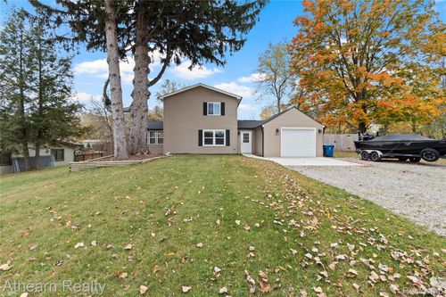 5079 Thompson Rd, Linden, MI, 48451-9423 | Card Image