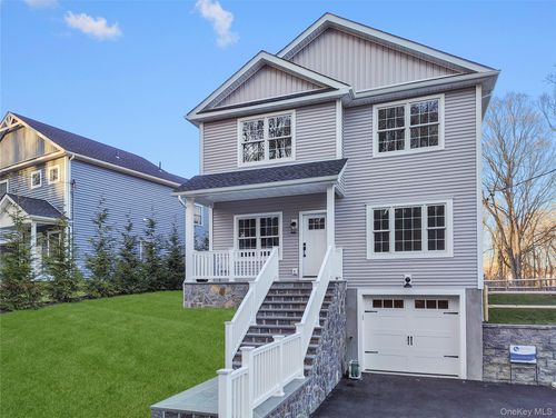 16 Stephens Ln, Valhalla, NY, 10595-1602 | Card Image