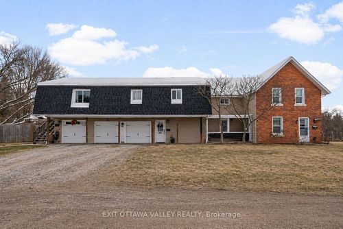 80 Hunter St, Pembroke, ON, K8A2N5 | Card Image