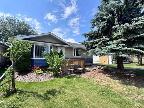 4027 50 Ave, Innisfail, AB, T4G1J3 | Card Image