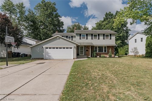 1960 Bromton Dr, Lyndhurst, OH, 44124-3730 | Card Image