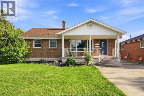8327 Menard St, Windsor, ON, N8S1W2 | Card Image