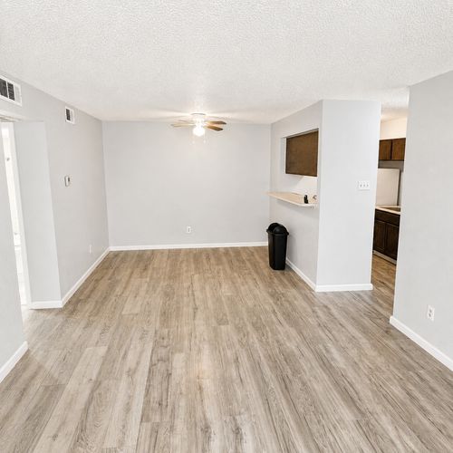 1002-8110 Skillman St, Dallas, TX, 75231-2811 | Card Image